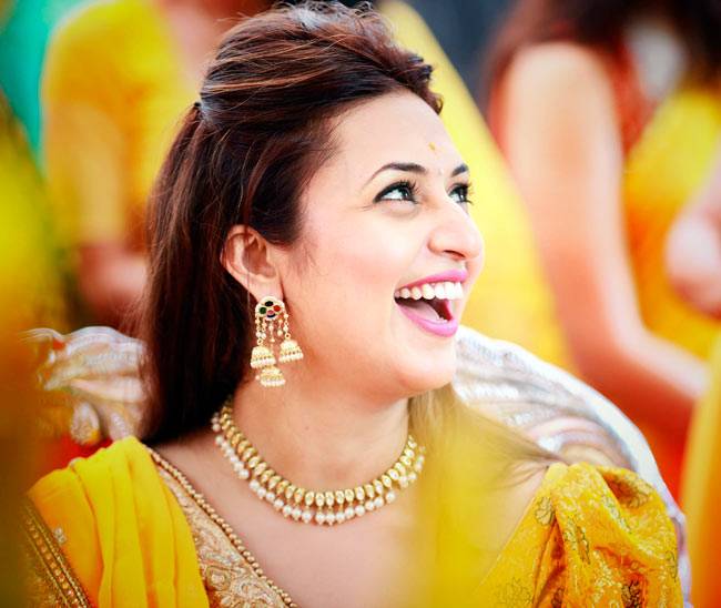 दिव्यांका की शादी की रस्में हुई शुरू, देखें हल्दी की बेहतरीन तस्वीरें