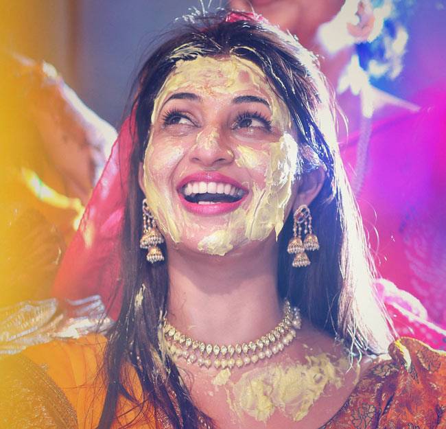 दिव्यांका की शादी की रस्में हुई शुरू, देखें हल्दी की बेहतरीन तस्वीरें