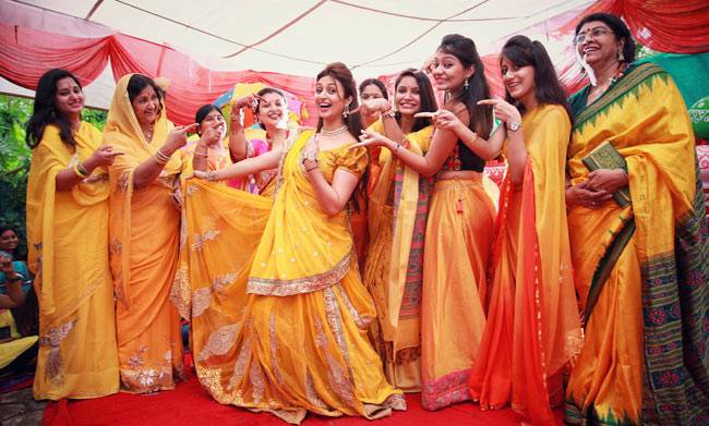दिव्यांका की शादी की रस्में हुई शुरू, देखें हल्दी की बेहतरीन तस्वीरें