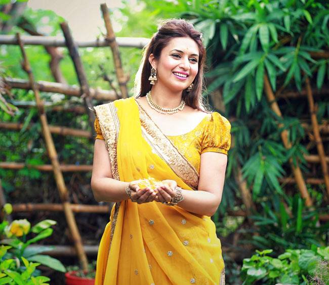 दिव्यांका की शादी की रस्में हुई शुरू, देखें हल्दी की बेहतरीन तस्वीरें