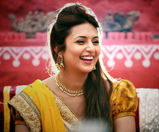 दिव्यांका की शादी की रस्में हुई शुरू, देखें हल्दी की बेहतरीन तस्वीरें