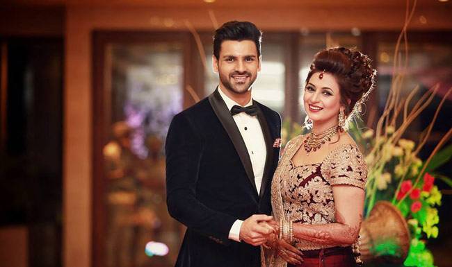 रिसेप्शन पर इस लुक में नजर आए दिव्यांका-विवेक