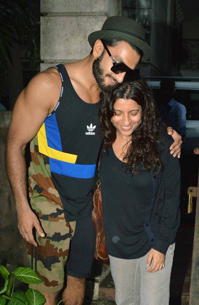 Celeb Spotting: वरुण धवन संग एयरपोर्ट पर नजर आईं सनी लियोन