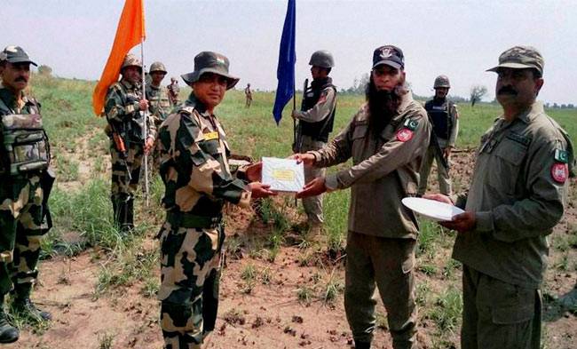 देश भर में ईद की धूम, हर तरफ जश्न का माहौल