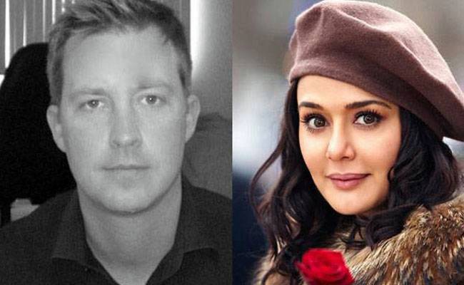 इन बॉलीवुड एक्ट्रेस के दूल्हे हैं उम्र में कम