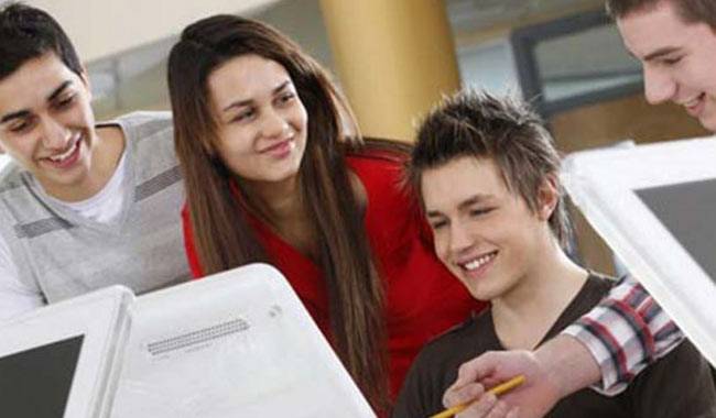 लड़कियों को देखते ही आखिर क्यों बदल जाते हैं लड़के...