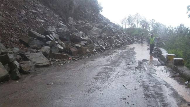 कहीं सुकून तो कहीं मुसीबत बनी बारिश