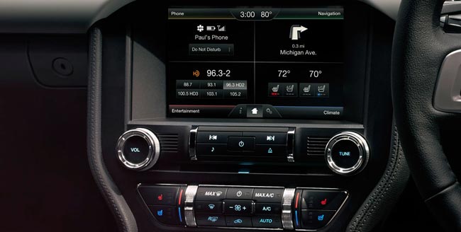 तस्वीरों में देखें 65 लाख की कार Ford Mustang GT