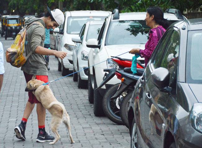 जानें, क्या कर रहे हैं करीना और बॉलीवुड के बाकी सितारे...