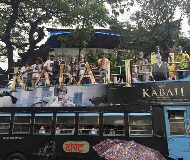 रजनीकांत के मुंबइया फैन्स पर चढ़ा 'कबाली' Fever