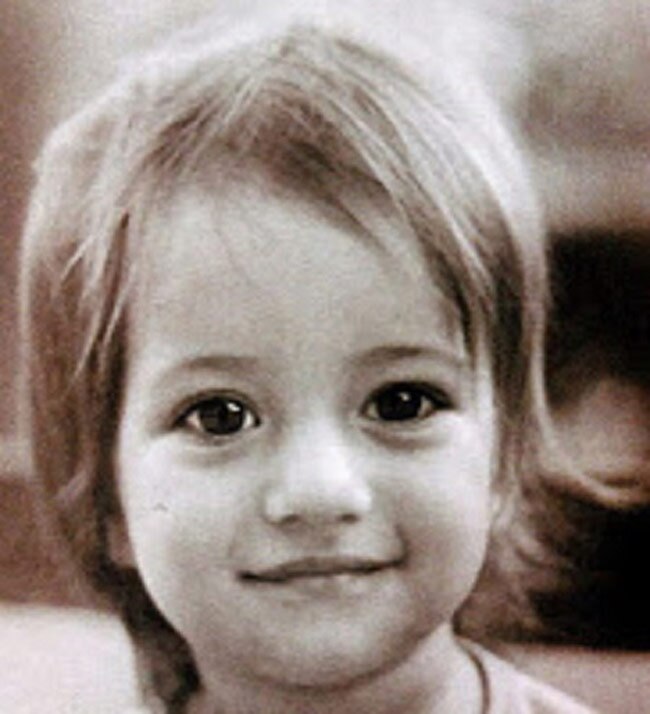 देखें B'day गर्ल कटरीना के बचपन की 'cute' तस्वीरें...