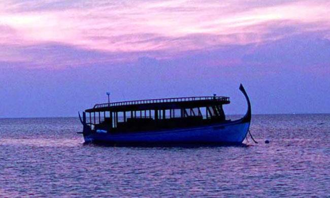 मालदीव में मलाइका का Bold अंदाज