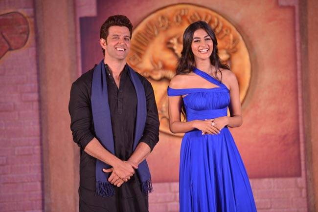 'मोहनजोदड़ो' के प्रमोशन के दौरान रितिक-पूजा ने लगाए ठुमके...