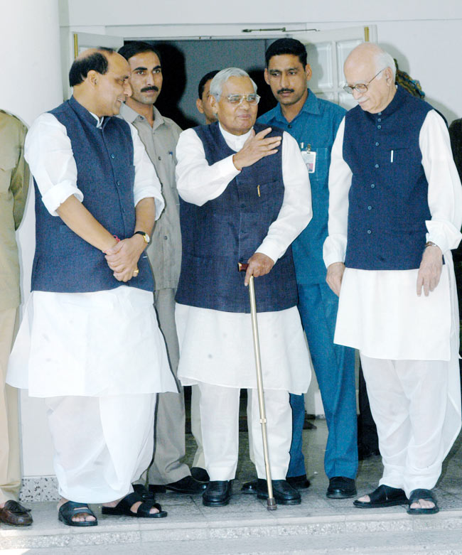 राजनाथ सिंह: प्रोफेसर से 'सियासी गुरु' बनने तक का सफर...