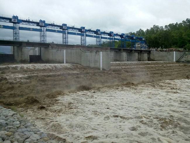 कहीं सुकून तो कहीं मुसीबत बनी बारिश