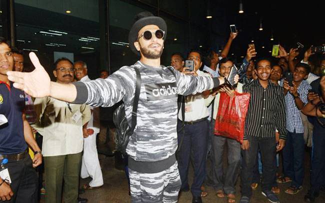 'बेफिक्रे' की शूटिंग पूरी कर मुंबई लौटे रणवीर, देखें तस्वीरें...