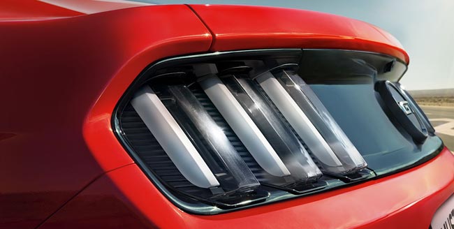 तस्वीरों में देखें 65 लाख की कार Ford Mustang GT