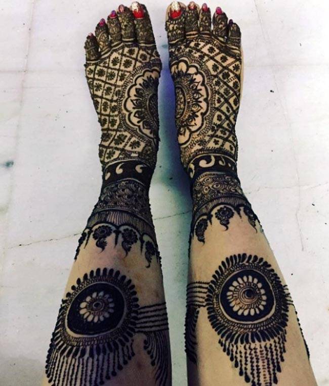 'बिग बॉस' फेम संभावना सेठ की मेहंदी सेरेमनी की तस्वीरें आई सामने