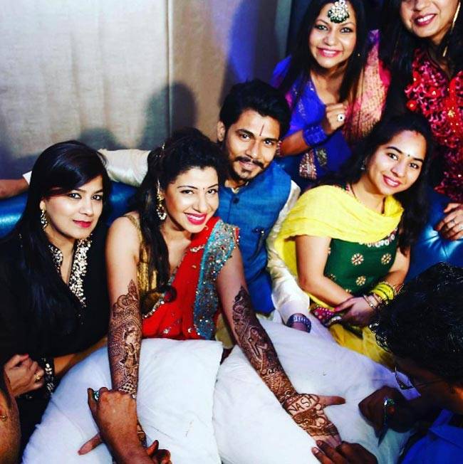 'बिग बॉस' फेम संभावना सेठ की मेहंदी सेरेमनी की तस्वीरें आई सामने