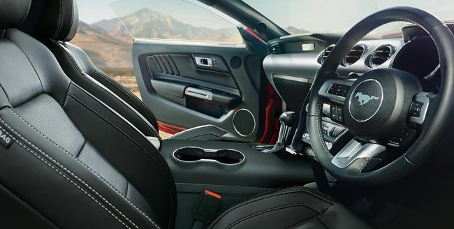 तस्वीरों में देखें 65 लाख की कार Ford Mustang GT