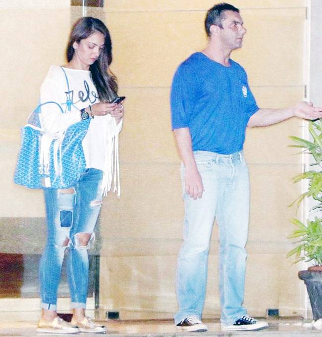 सलमान ने पूरी रात यूलिया आैर फैमिली संग सेलिब्रेट की 'सुल्तान' की सक्सेस पार्टी