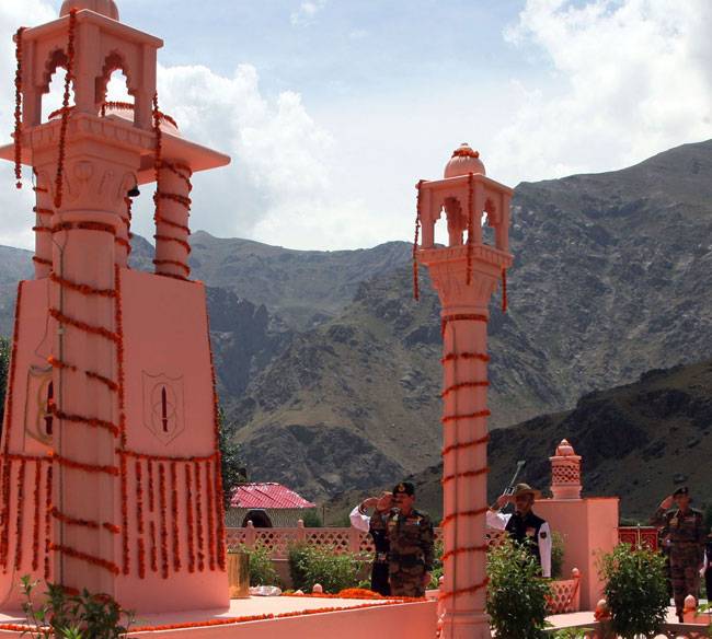 विजय दिवस: कारगिल में शहीदों को दी गई श्रद्धांजलि