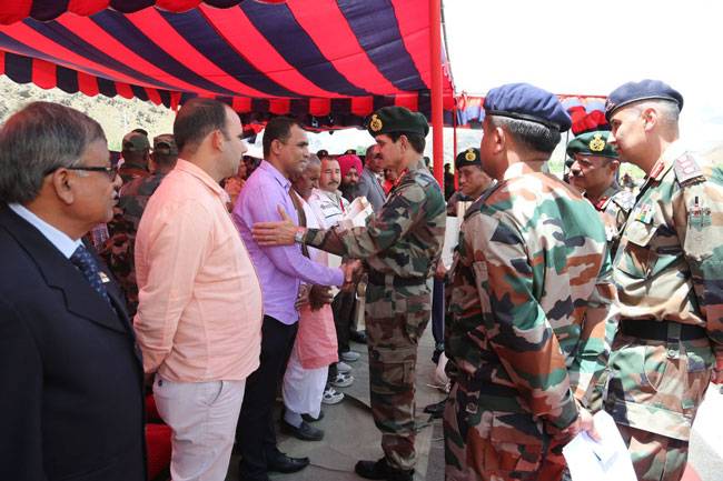 विजय दिवस: कारगिल में शहीदों को दी गई श्रद्धांजलि