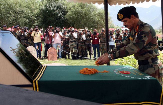 विजय दिवस: कारगिल में शहीदों को दी गई श्रद्धांजलि