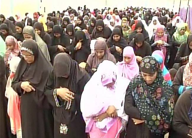 देश भर में ईद की धूम, हर तरफ जश्न का माहौल