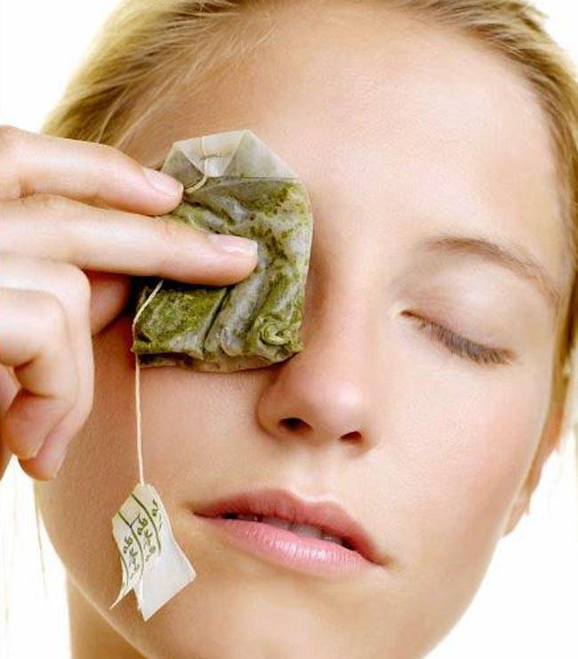 आंखों के नीचे के काले घेरे क्या आपको भी डरावना बना रहे हैं...