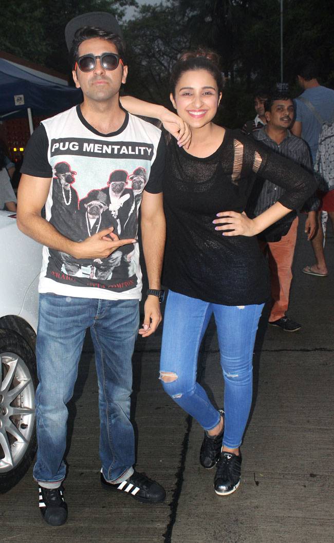 समुद्र के किनारे नजर आए आयुष्मान-परिणीति, वरुण ने किया 'ढिशूम' का प्रमोशन