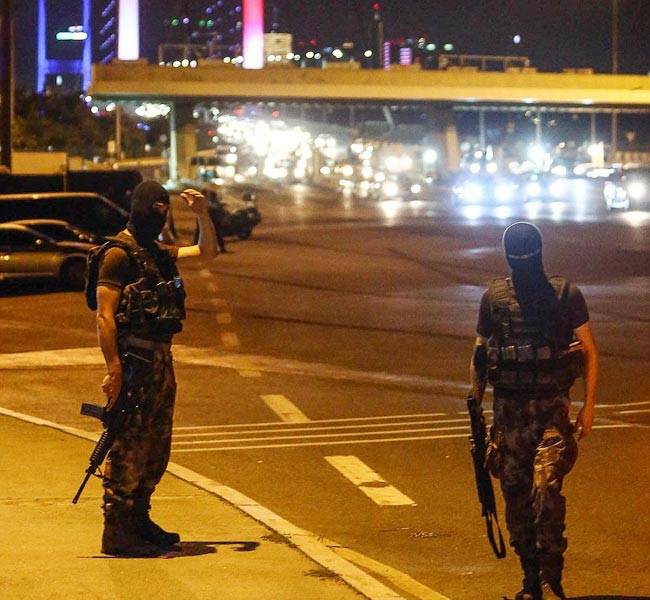 तुर्की में रातभर चलीं तख्तापलट की कोशिशें नाकाम