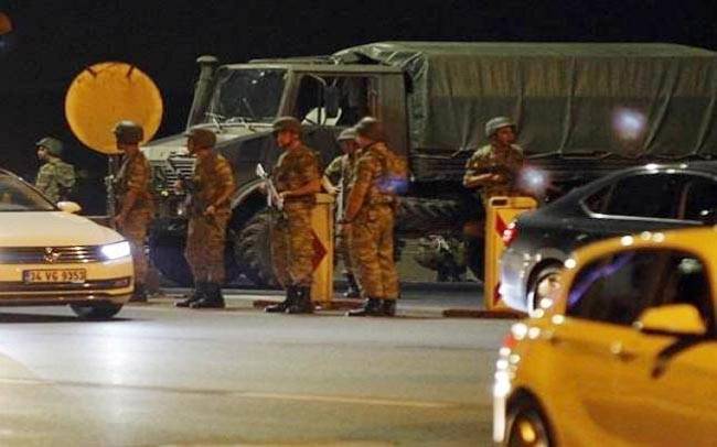 तुर्की में रातभर चलीं तख्तापलट की कोशिशें नाकाम