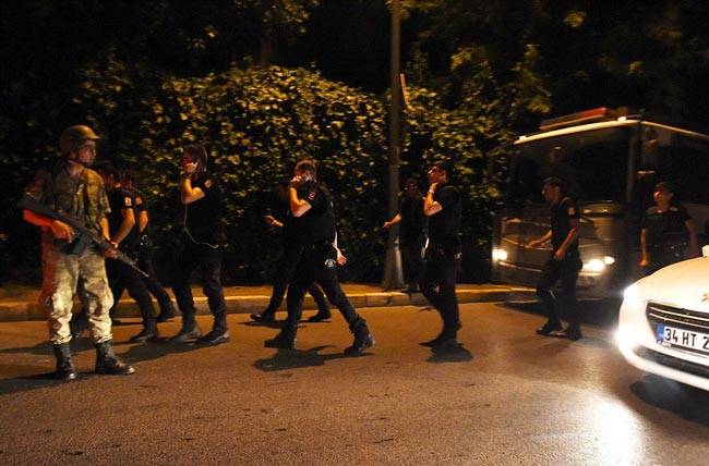 तुर्की में रातभर चलीं तख्तापलट की कोशिशें नाकाम