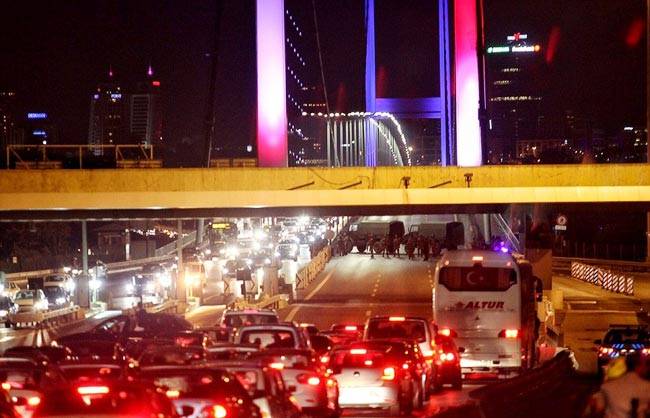 तुर्की में रातभर चलीं तख्तापलट की कोशिशें नाकाम