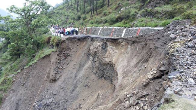 कहीं सुकून तो कहीं मुसीबत बनी बारिश