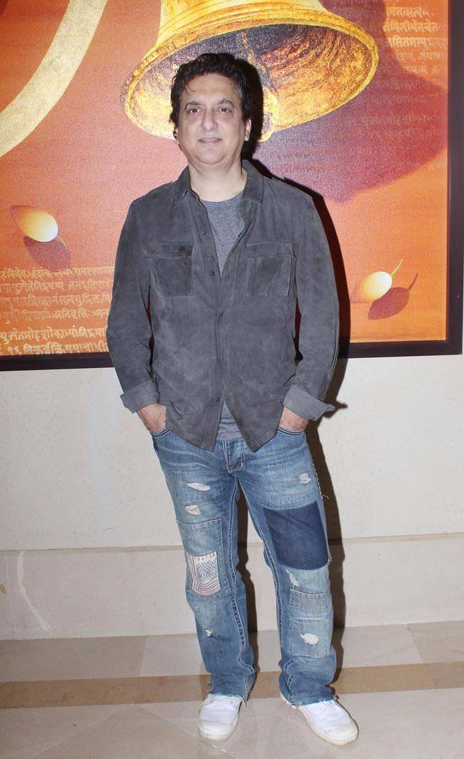 Celeb Spotting: बांद्रा में मस्ती करती नजर आईं दीपिका पादुकोण