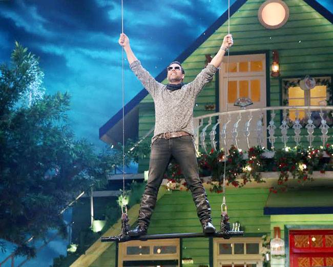 'रुस्तम' को प्रमोट करने कपिल के शो पर पहुंचे अक्षय कुमार