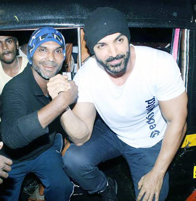 Celeb Spotting: आलिया की मूवी आउटिंग, कहां पहुंचीं सलमान की गर्लफ्रेंड