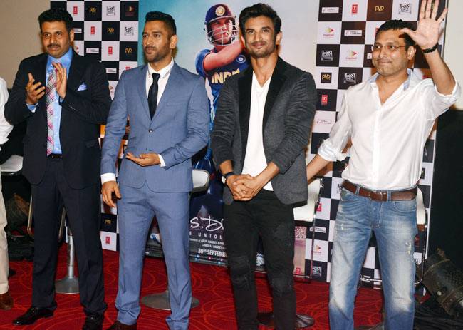 ट्रेलर लॉन्च पर एमएस धोनी और सुशांत सिंह राजपूत का Dashing look