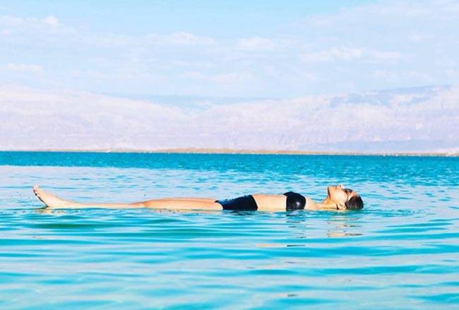 Trend alert: सोनम से लेकर बिपाशा तक, देखें एक्ट्रेस का स्विमवियर स्टाइल