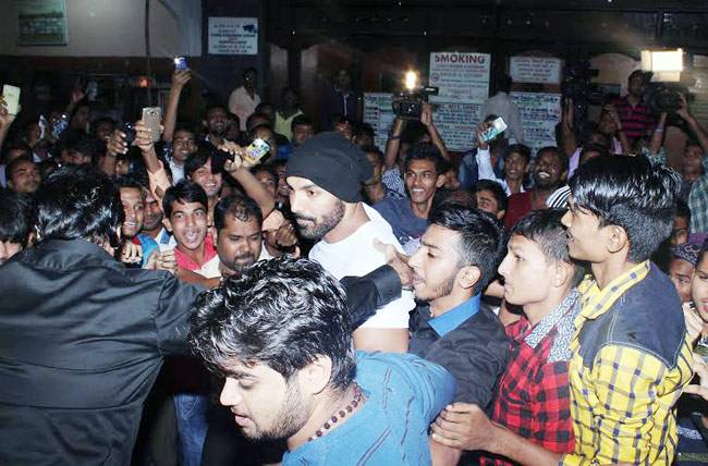 Celeb Spotting: आलिया की मूवी आउटिंग, कहां पहुंचीं सलमान की गर्लफ्रेंड