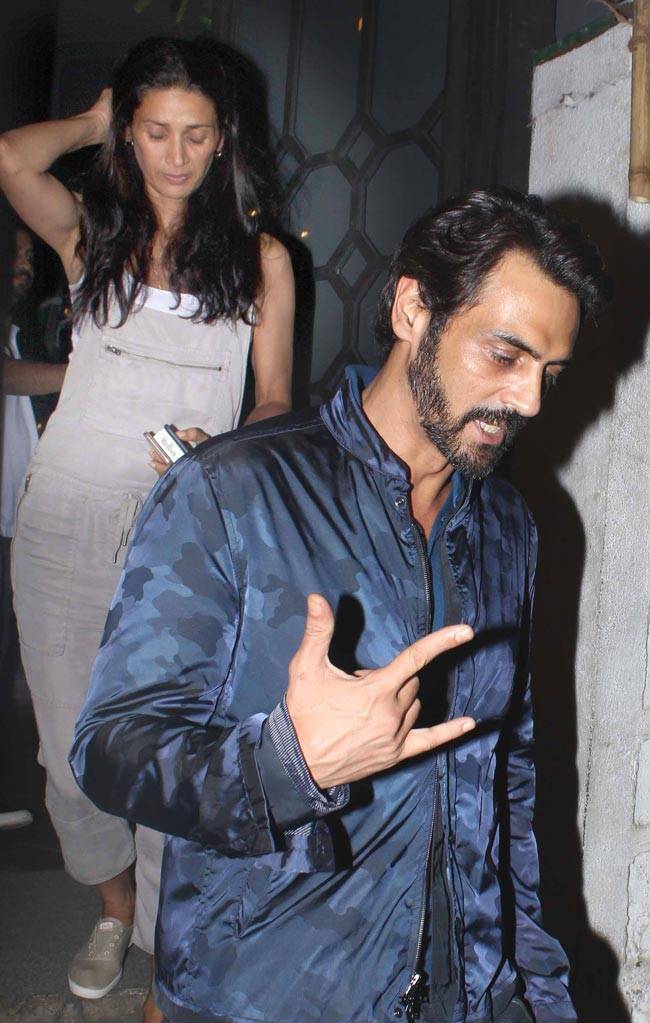 Celeb Spotting: बांद्रा में मस्ती करती नजर आईं दीपिका पादुकोण