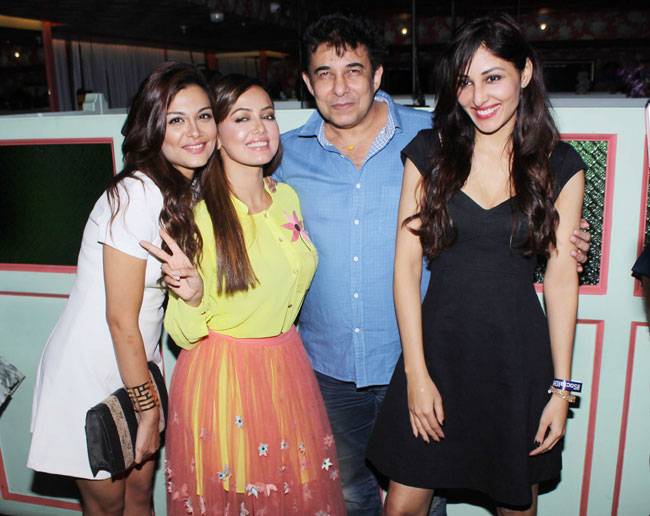 'टॉम डिक हैरी रिटर्न्स' फिल्म का पहला शेड्यूल पूरा, देखें पार्टी Pics