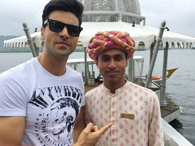 मिनी हनीमून के लिए उदयपुर पहुंचे दिव्यांका और विवेक