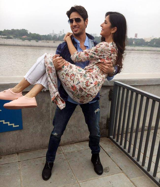 जब सिद्धार्थ कटरीना कैफ को बाहों में लेकर झूमे...