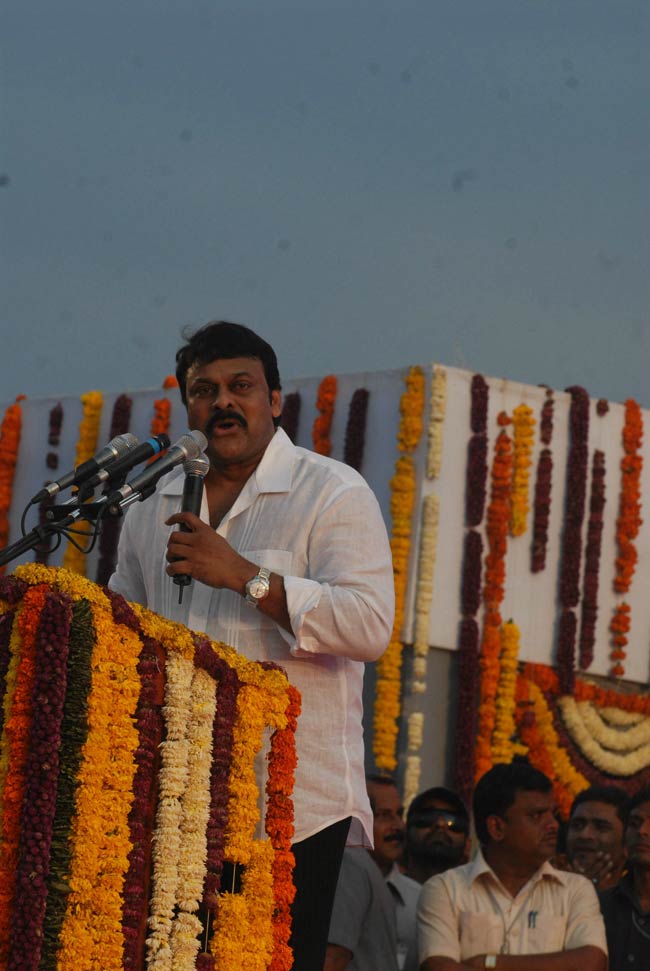 मेगास्‍टार चिरंजीवी को जन्‍मदिन मुबारक...