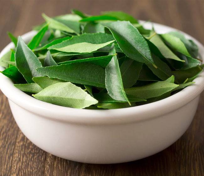 सफेद बाल की परेशानी क्या छीन रही है आपकी जवानी...