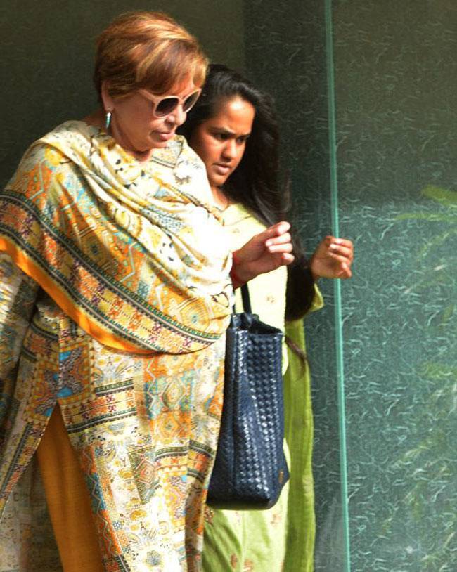 परिवार संग सलमान खान का राखी सेलिब्रेशन