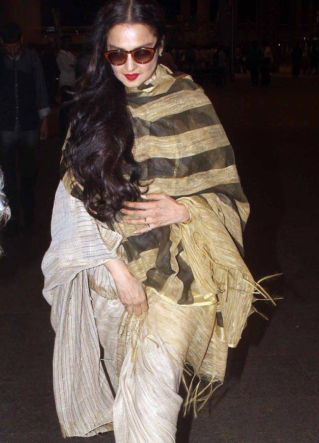 ट्रैवल लुक में दीपिका और रितिक का जवाब नहीं...